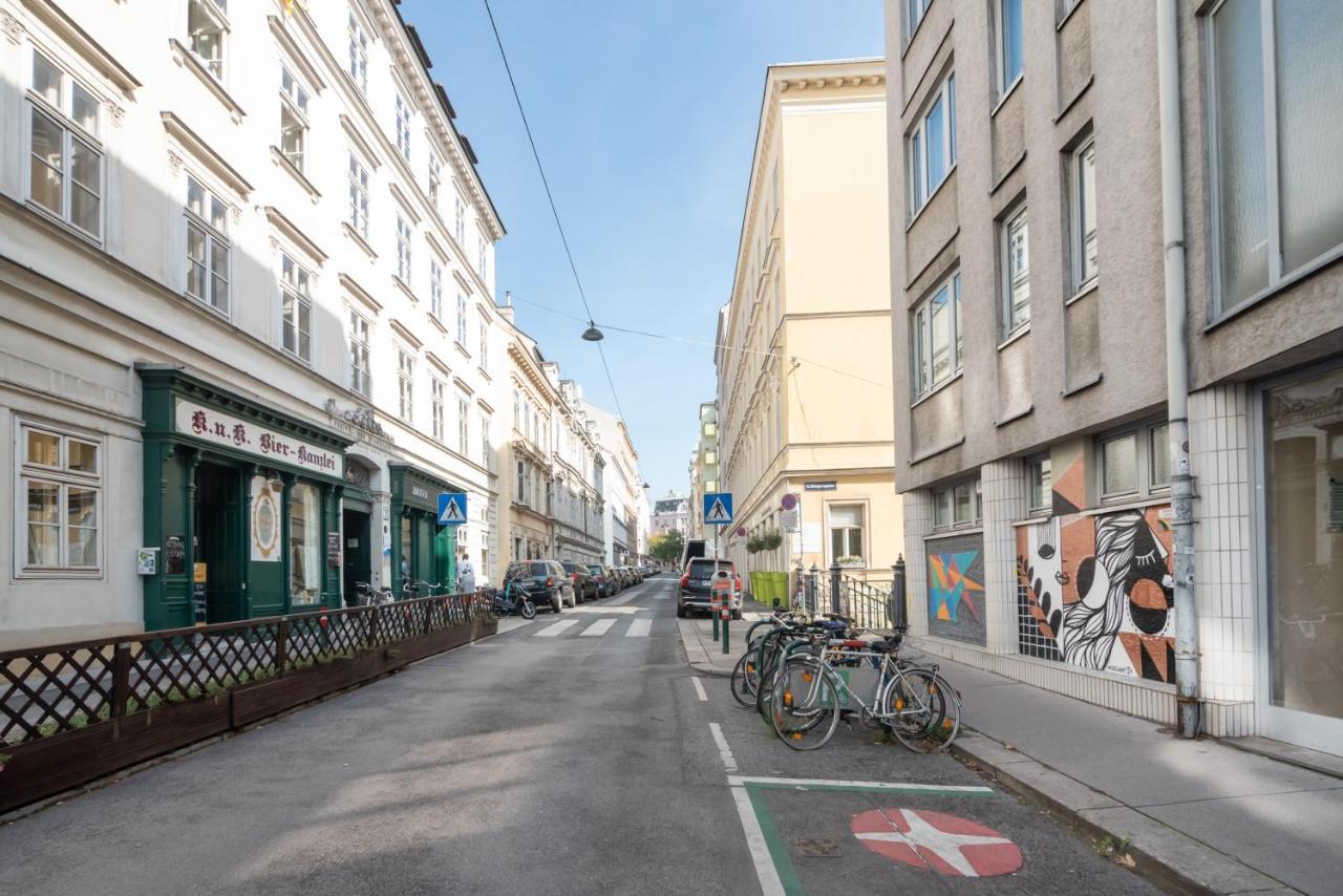 Immersed Into Vienna's Life And Yet A Retreat, Minimum 30 Nights Apartment Wien